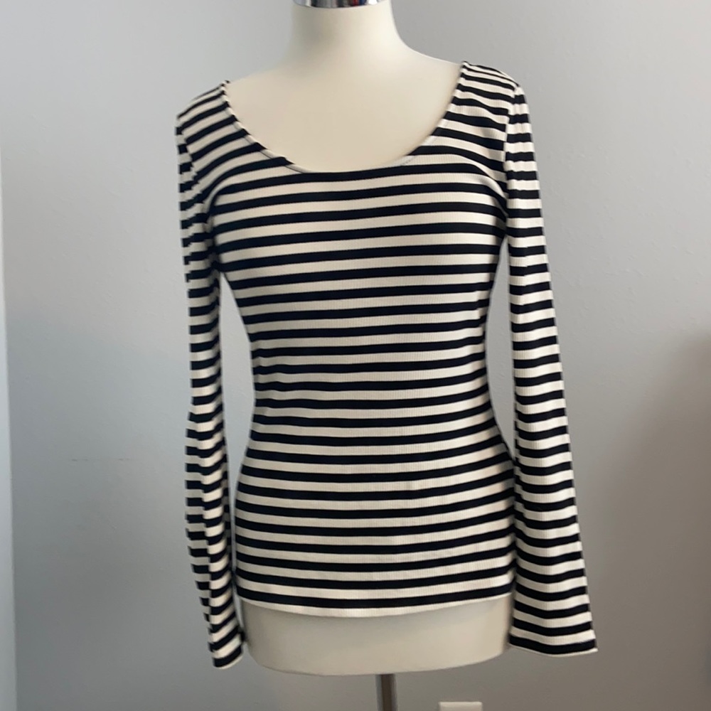 Long sleeve ribbed v back top